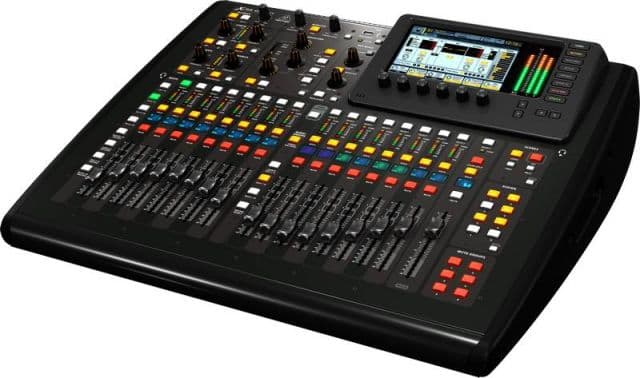 Цифровой микшер Behringer X32 Compact