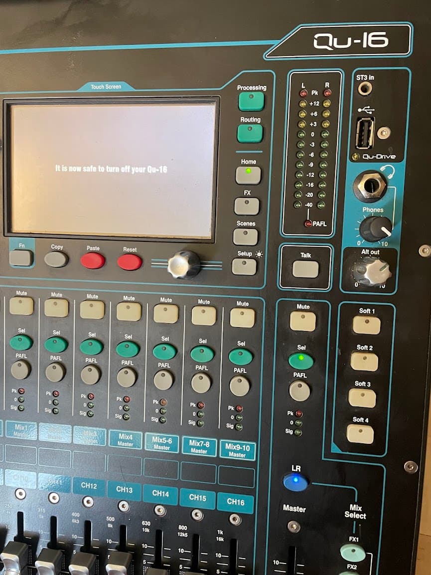 Цифровой микшер Allen & Heath Qu-16 4