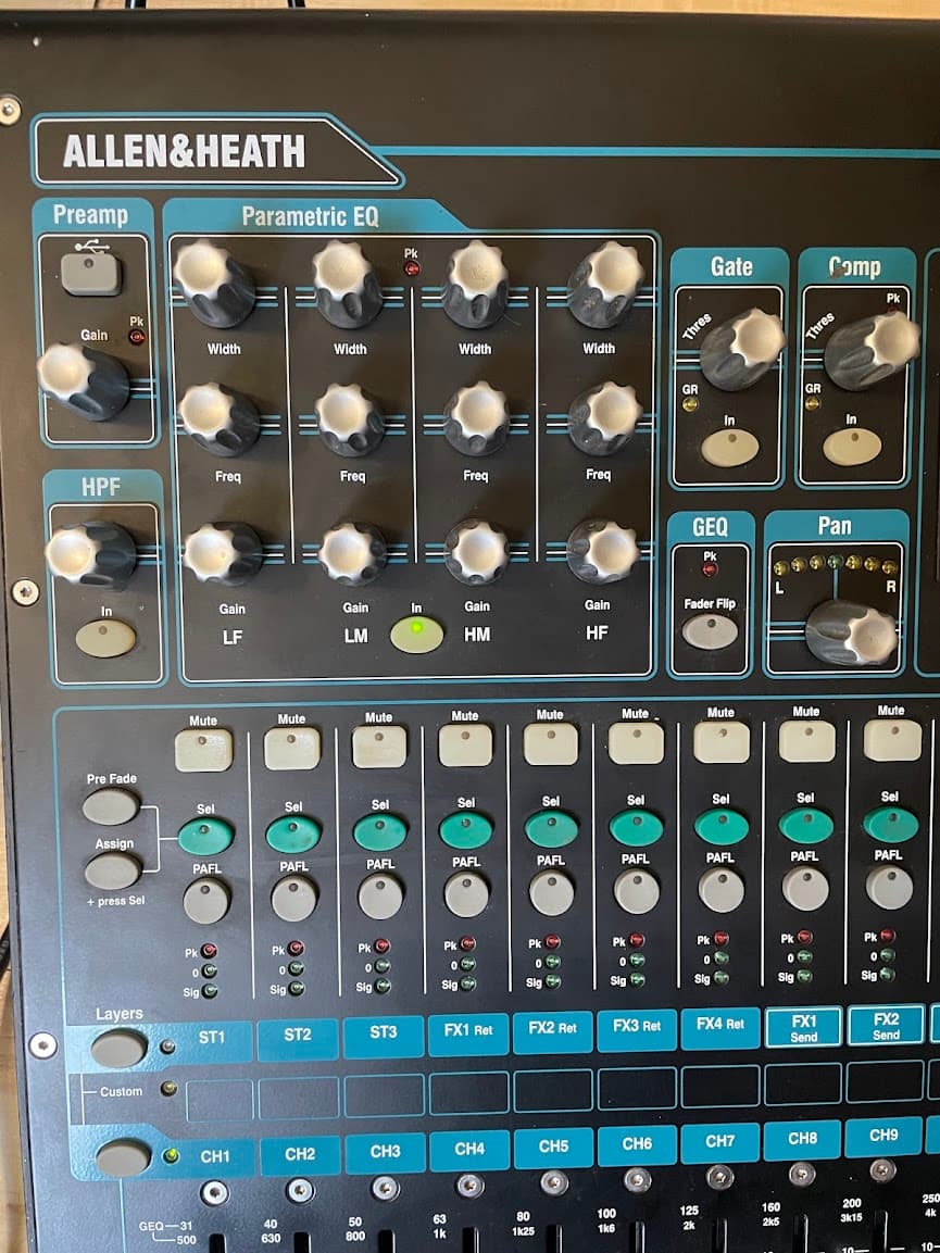Цифровой микшер Allen & Heath Qu-16 5
