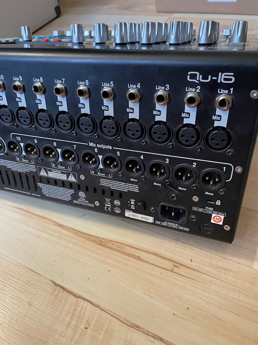 Цифровой микшер Allen & Heath Qu-16 8
