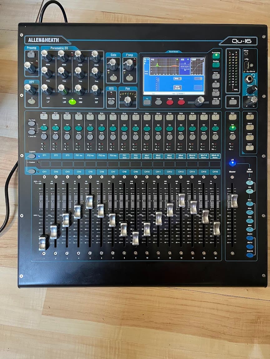 Цифровой микшер Allen & Heath Qu-16