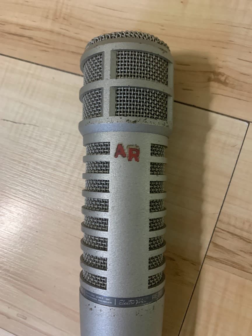 Микрофон Electro-Voice RE20 5