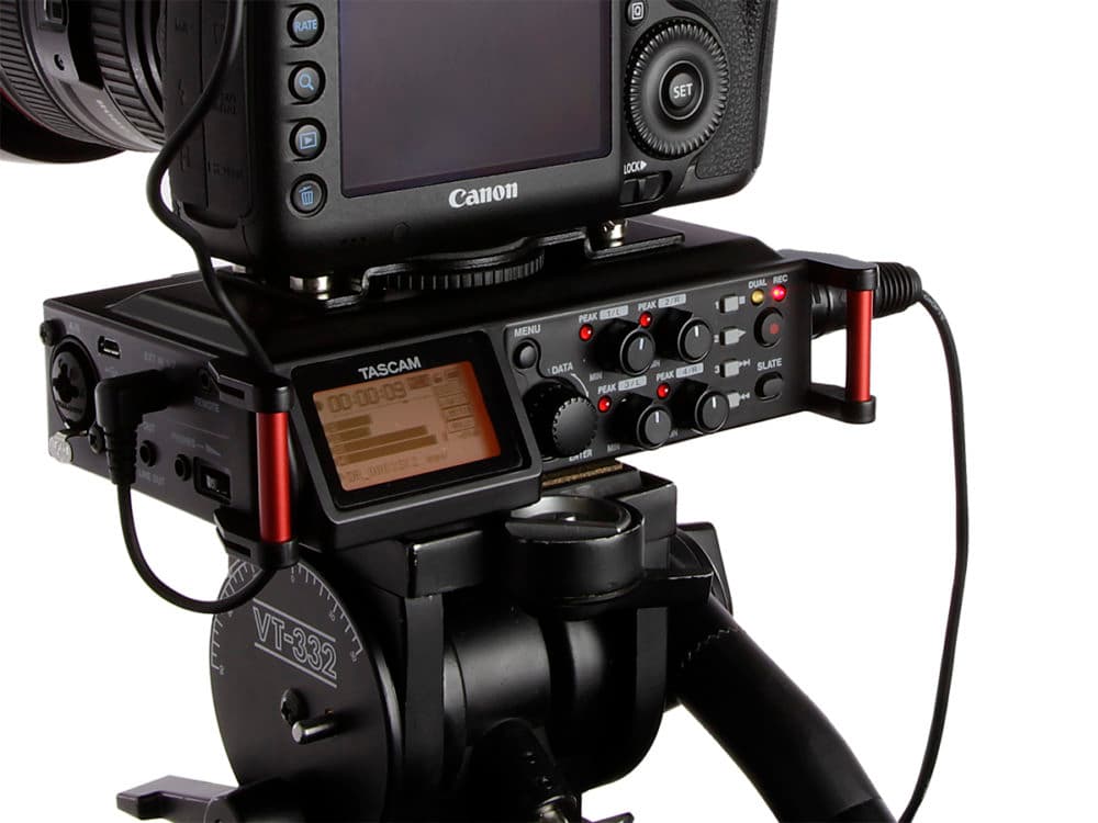 Рекордер Tascam DR-70D 2