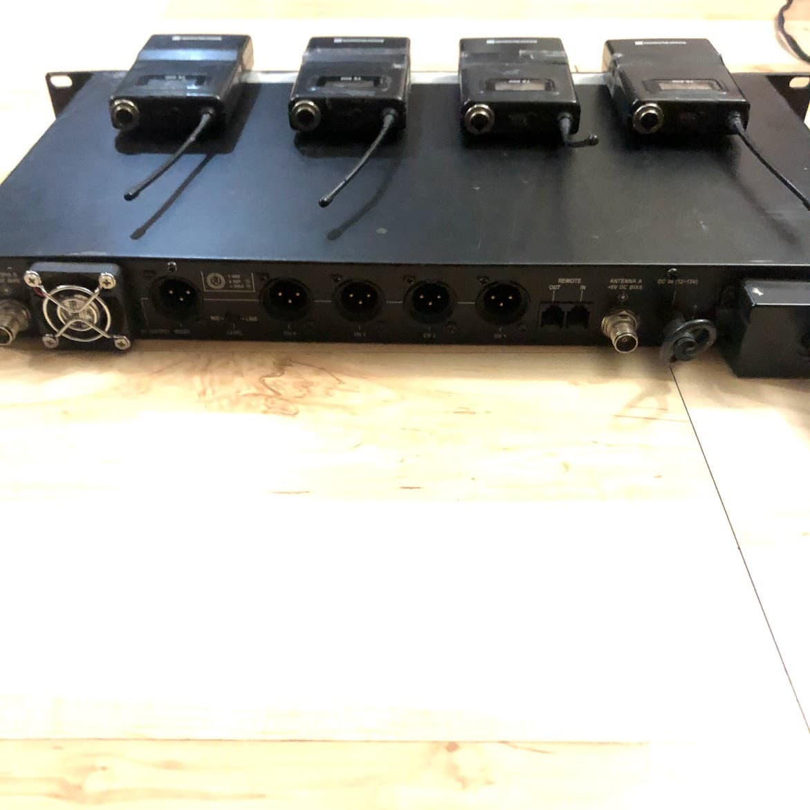 Петличная четырехканальная радиосистема Beyerdynamic Opus 800 2