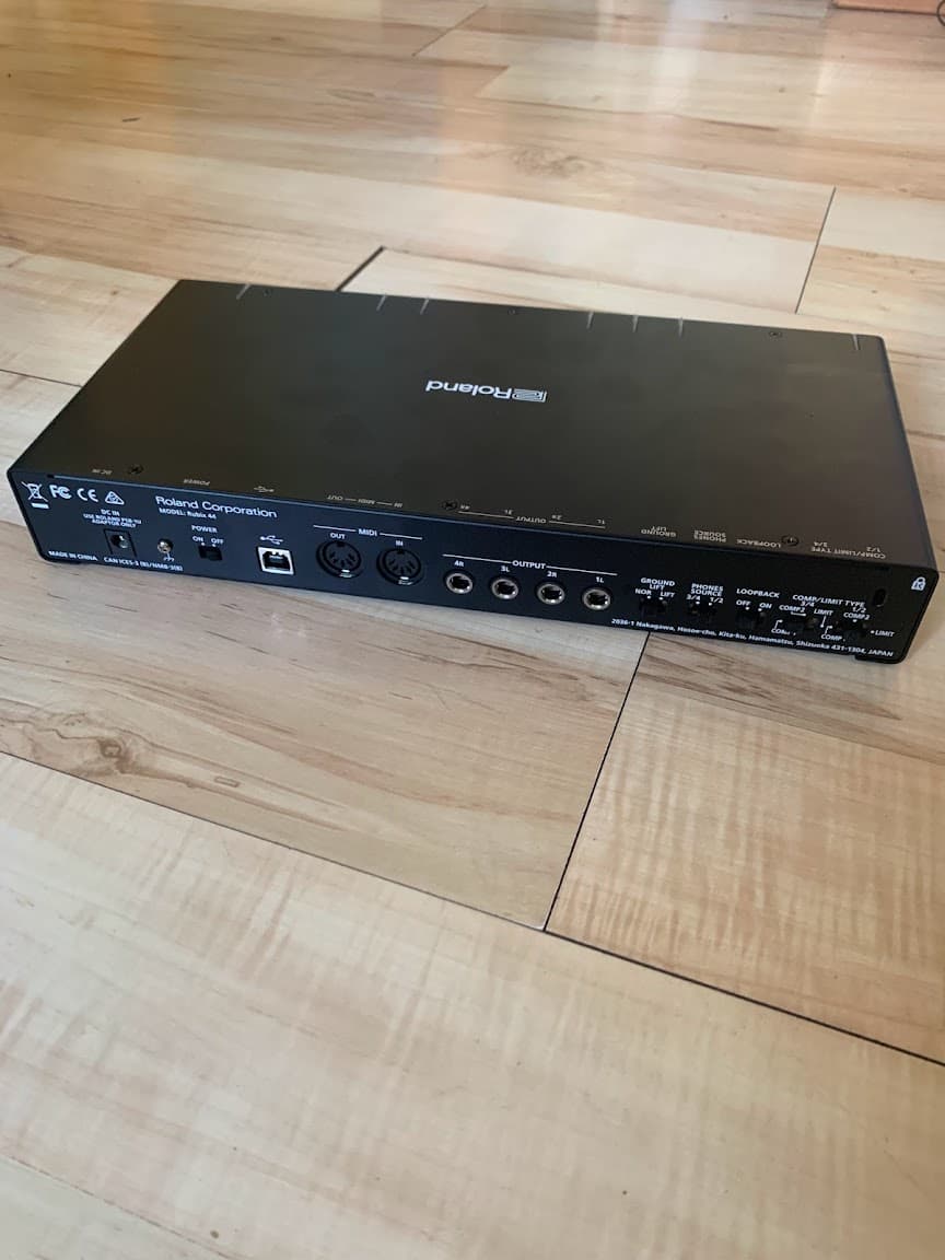Аудиоинтерфейс Roland Rubix 44 3
