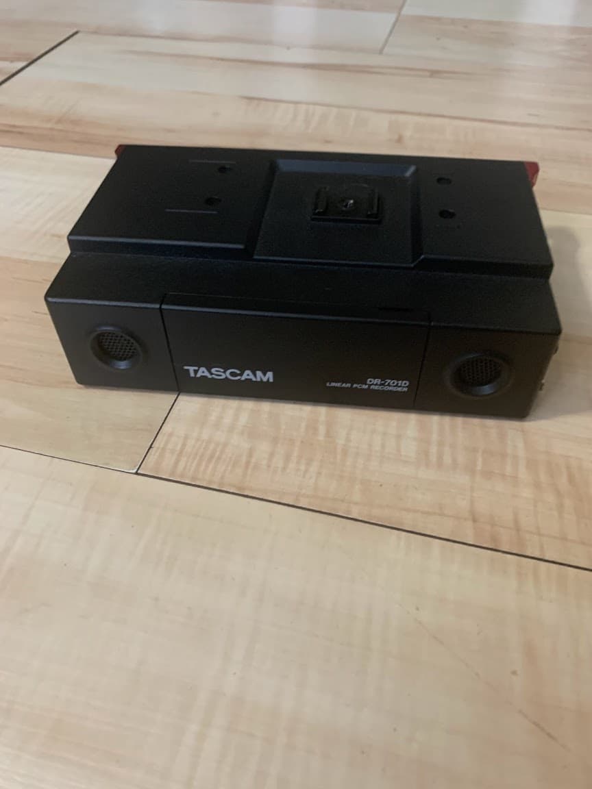 Рекордер Tascam DR-701D 5