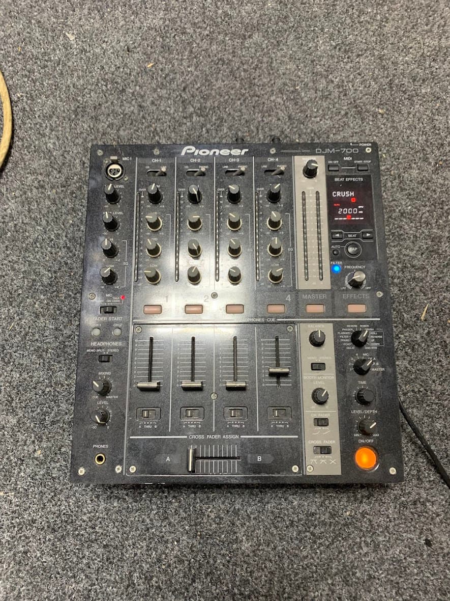 DJ Микшер Pioneer DJM-700