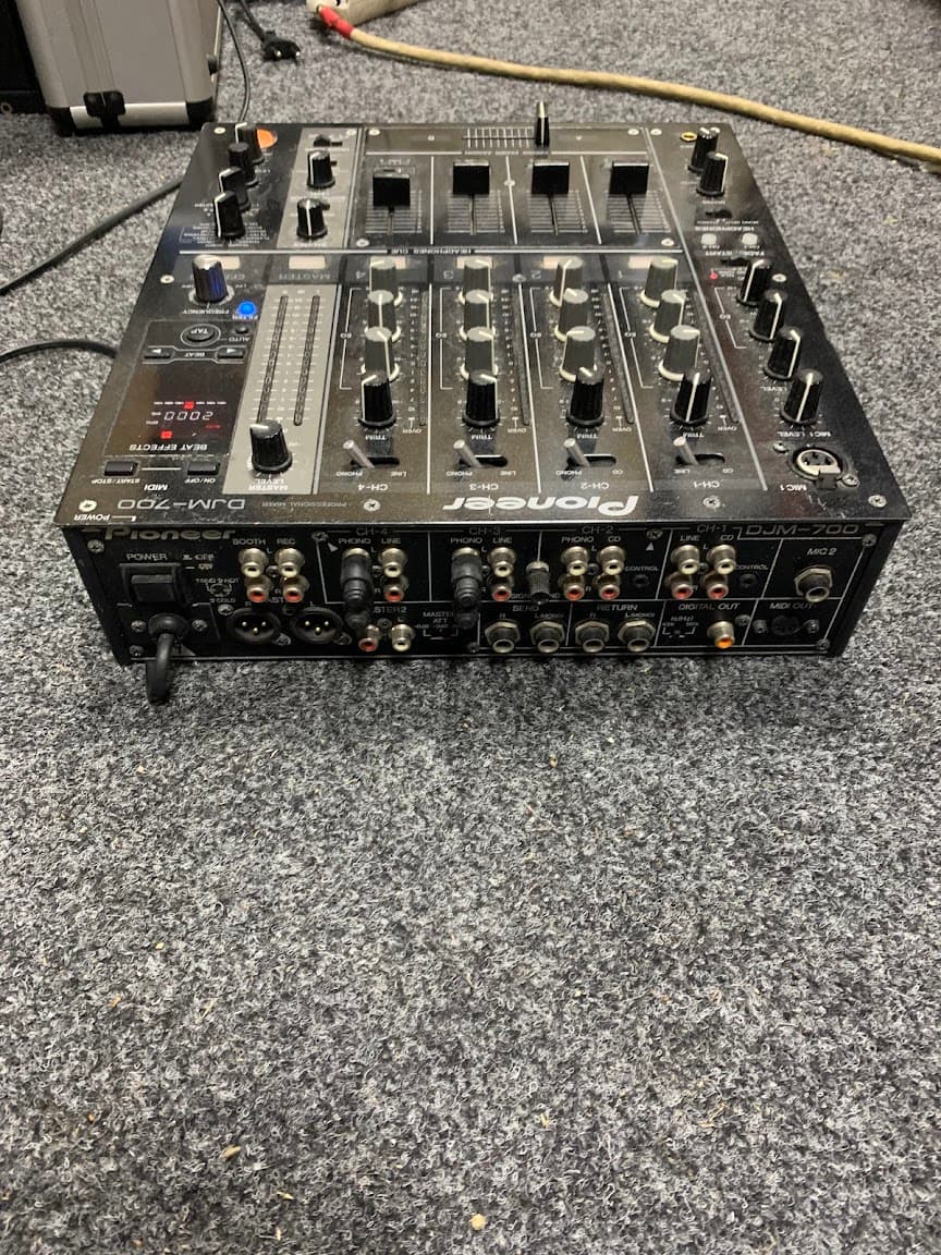 DJ Микшер Pioneer DJM-700 2