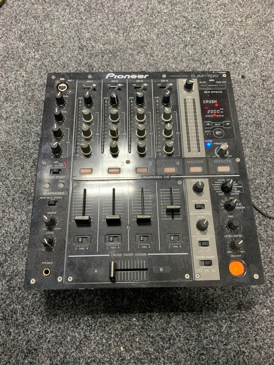 DJ Микшер Pioneer DJM-700 3