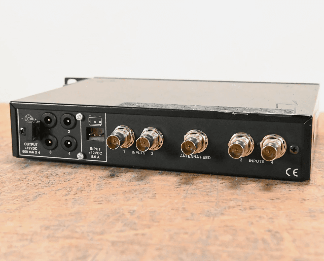 Антенный комбайнер Audio-Technica MCB4 IEM Combiner 2