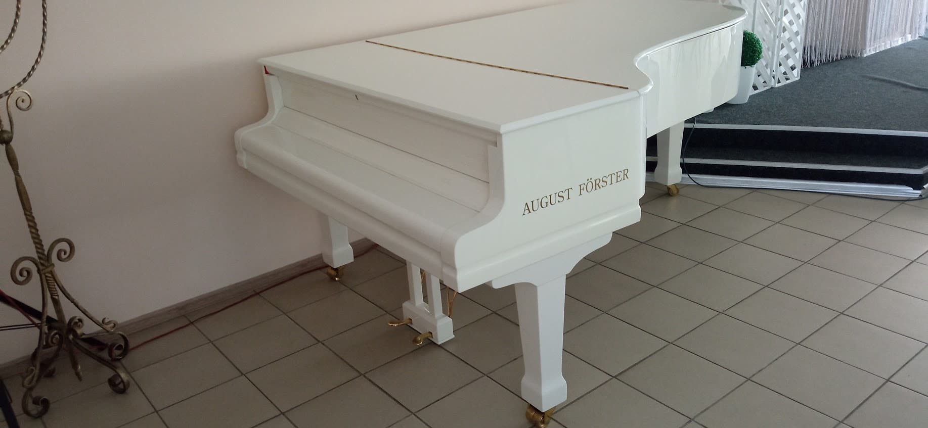 Малый концертный рояль August Förster  215 см 8