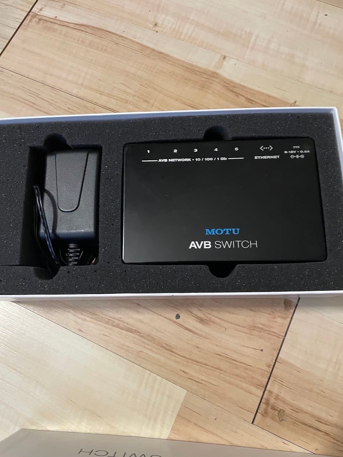 AVB-коммутатор MOTU AVB Switch 4
