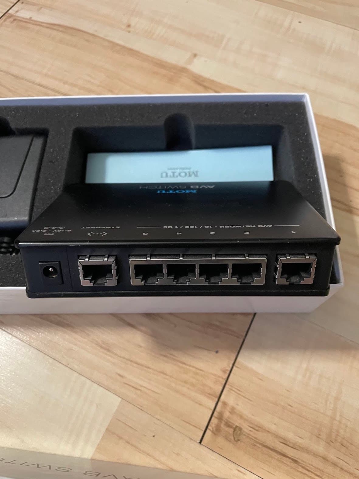 AVB-коммутатор MOTU AVB Switch 2