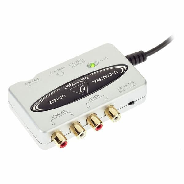 Компактный USB-аудиоинтерфейс Behringer UCA200 2